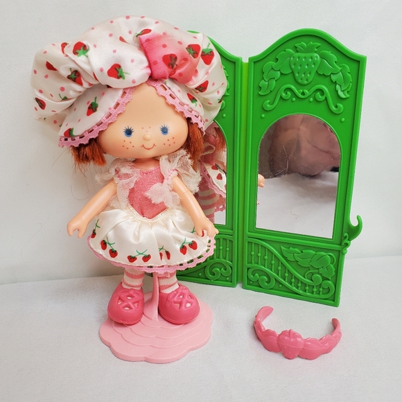 80s Vintage Dancin' Strawberry Shortcake Doll Ballerina Dancer with Accessories - Picture 1 of 7